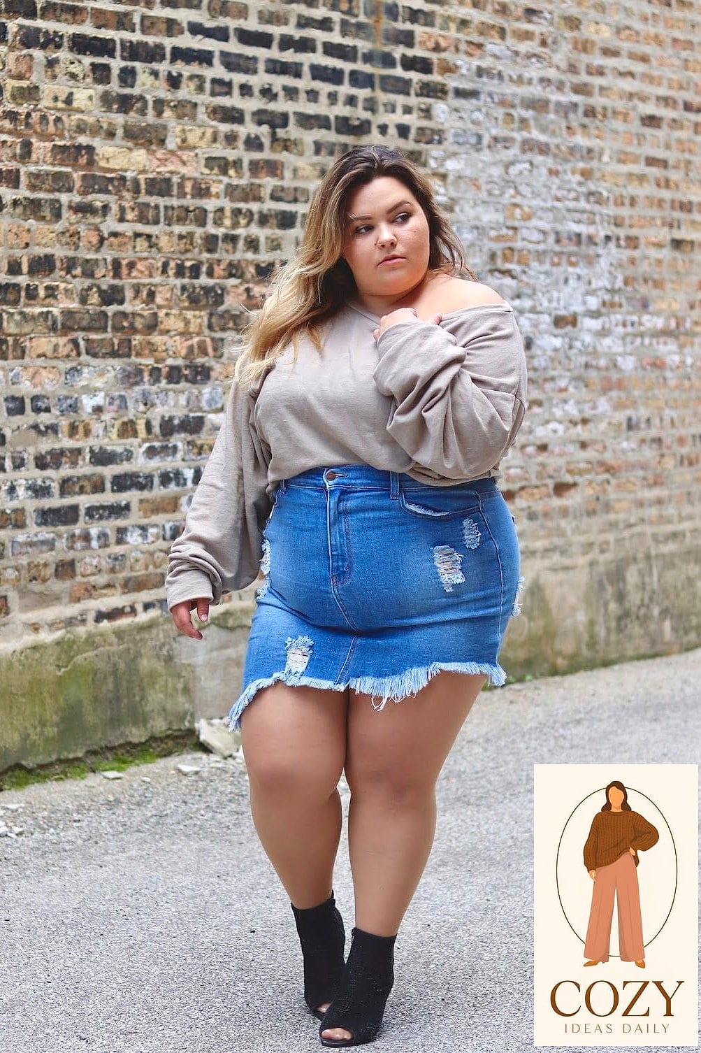 20 Plus Size Posing You'll Want to Screenshot Immediately 12 The Skirt Twirl